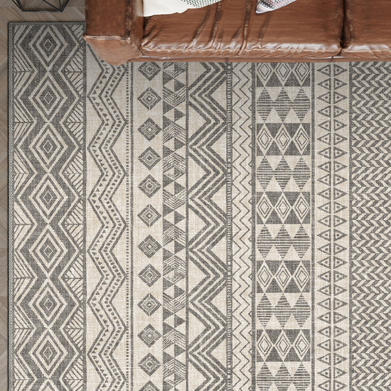 Cream grey geometric rug for living room.